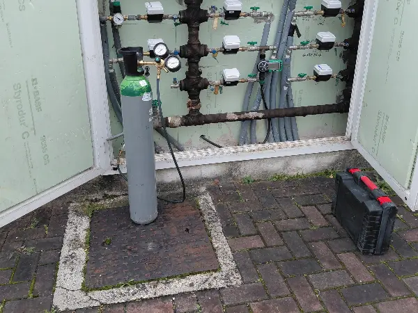 Sensore per il rilevamento del gas tracciante nel terreno